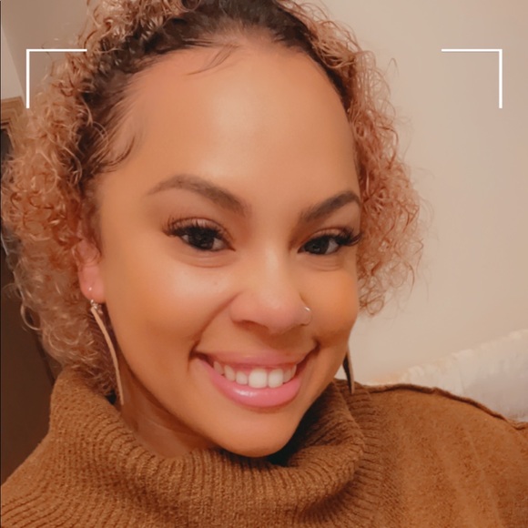 Meet your Posher, Lauren - Picture 1 of 1